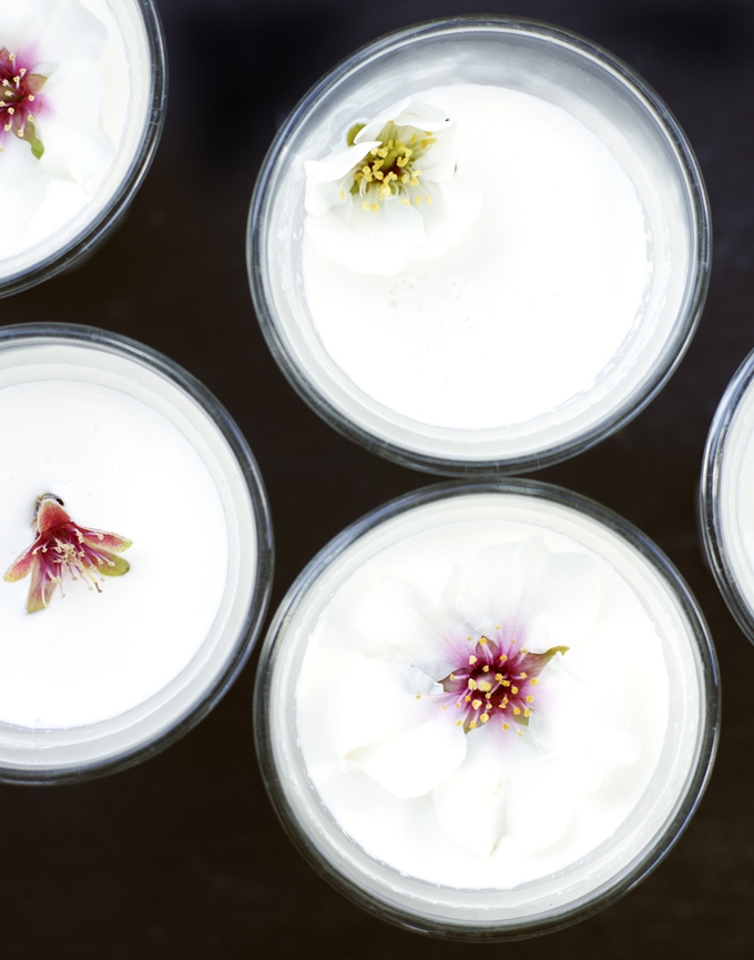 almondmilk-CF011322